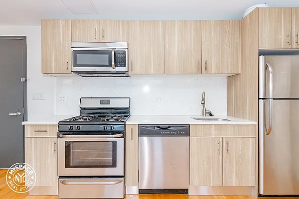 Rented by MySpaceNYC | media 4