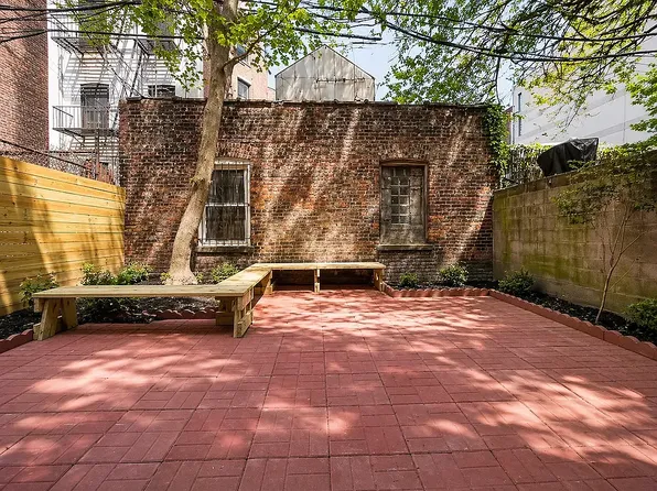 115 Carlton Avenue image 1 of 10