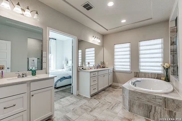 1022 Cadogan Squire — Photo 17