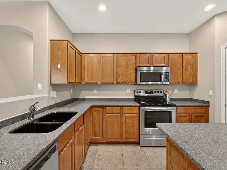 921 W Dana Dr — Photo 8