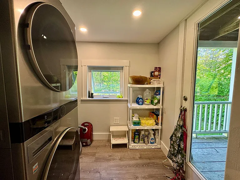 275 Middle Rd — Photo 26