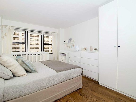4th image of 220 E 63rd St APT 4G