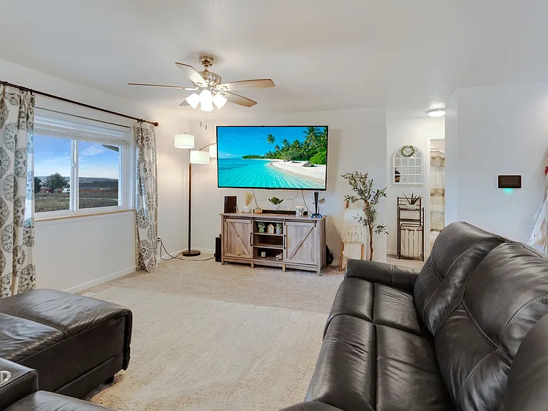 420 S Clarion Dr — Photo 3