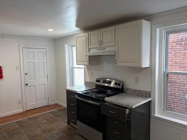 512 1/2 N Charlotte St — Photo 6