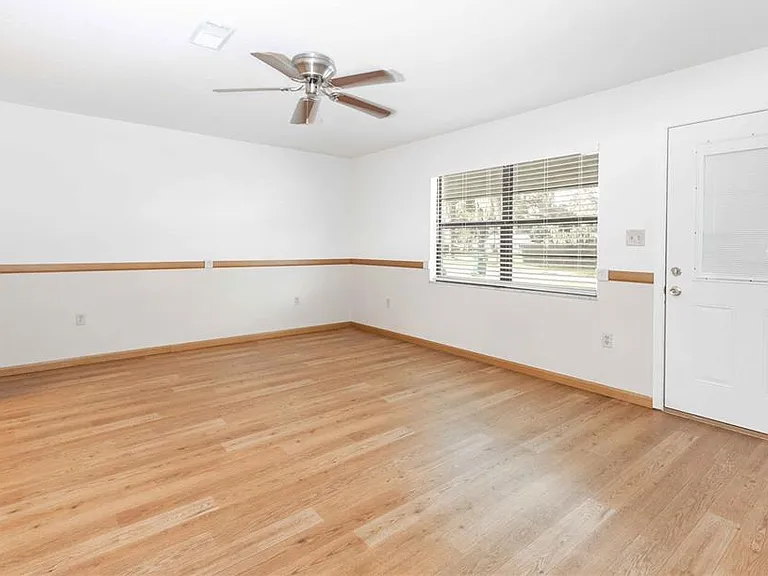 301 Curry St — Photo 4