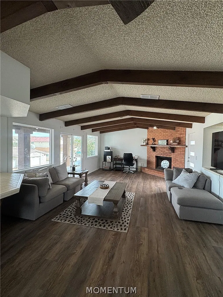 4 bed, 3.0 bath, 2558 sqft, $1,900 — Photo 3
