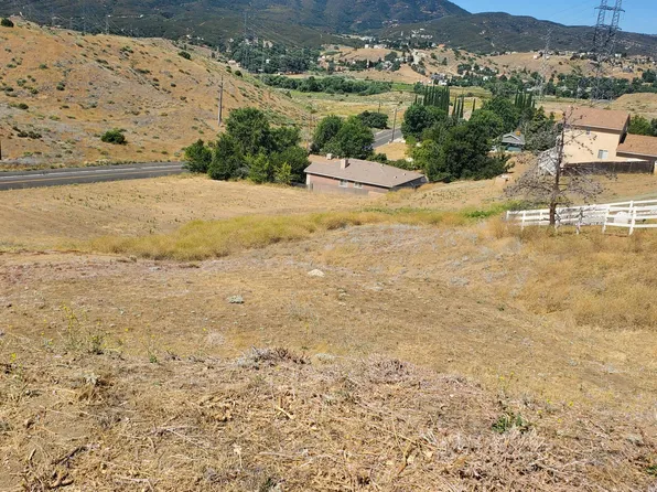 McCloud Dr, Lake Hughes, CA 93532