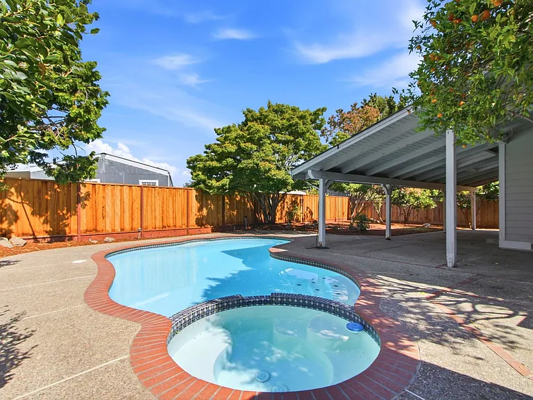 749 Glenborough Dr — Photo 20