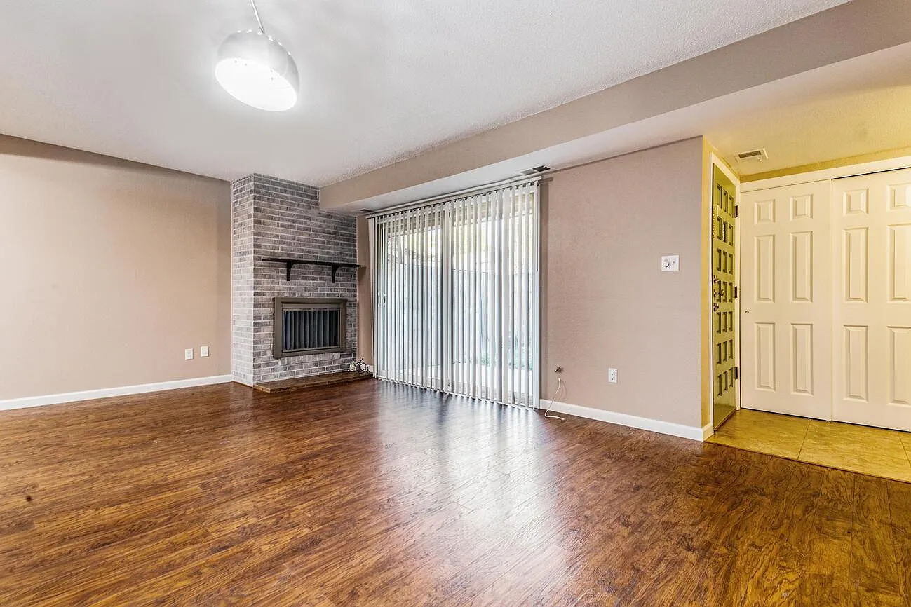 2 bed, 1142 sqft, $2,000 — Photo 4