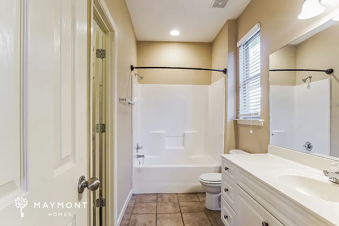 1120 Washington Dr — Photo 8