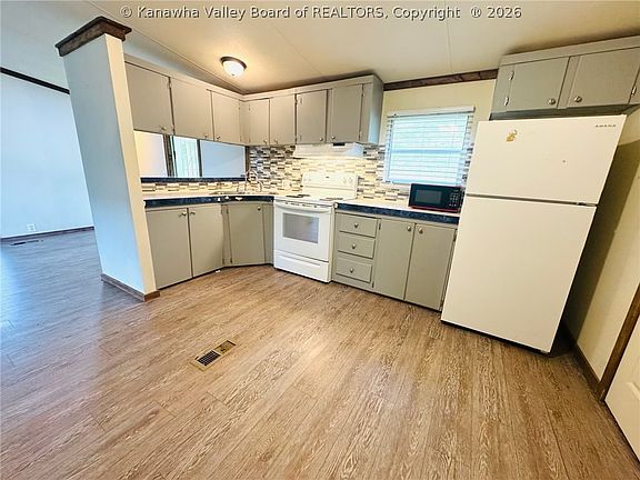 5th image of 158 Summit Ln