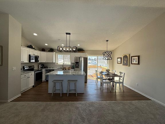 4th image of 1940 La Casa Ln SE