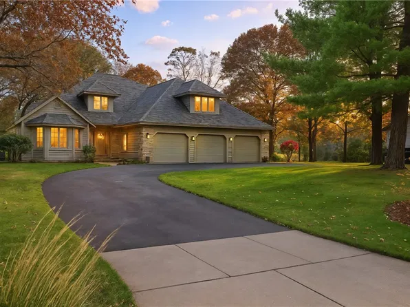 1523 Woodridge Drive, Chippewa Falls, WI 54729