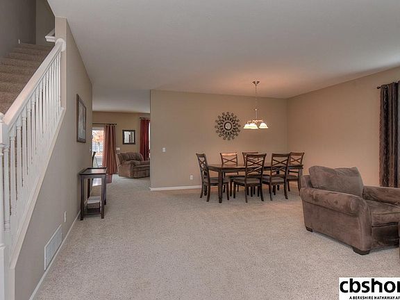 5th image of 20831 Charles St