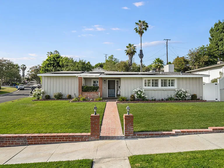 16229 Janine Dr — Photo 3