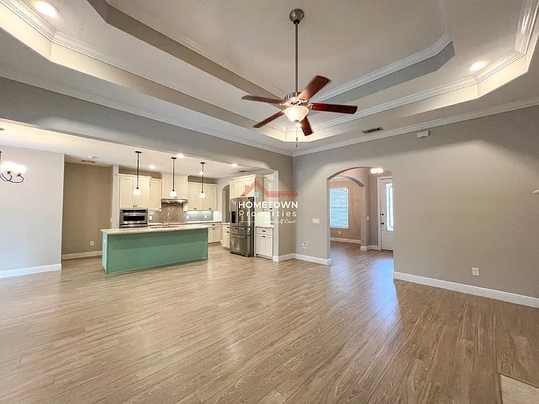 1467 W Shores Blvd — Photo 5