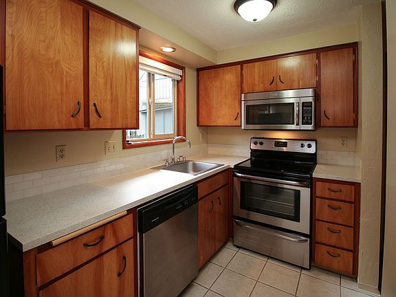 3rd image of 2222 Willamette St #2222WILL-6