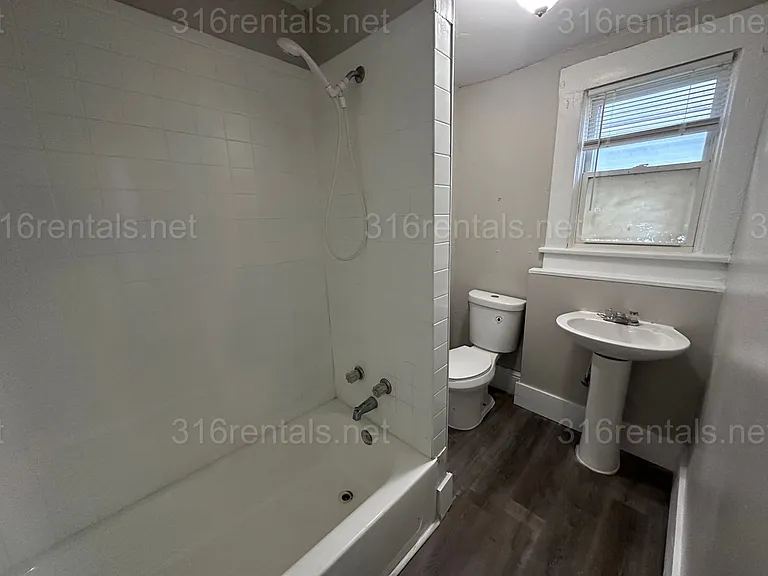201 N Clarence St #201 — Photo 4