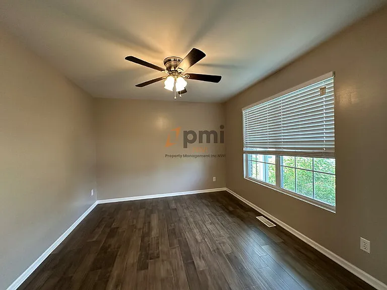 1864 Westridge Dr — Photo 3
