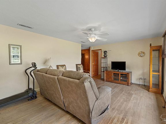 5th image of 2345 Teate Ave