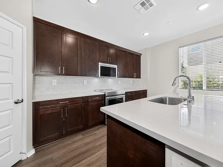 1037 Yuzu Way — Photo 10