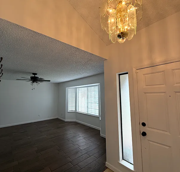 2704 Pinewood Dr — Photo 8
