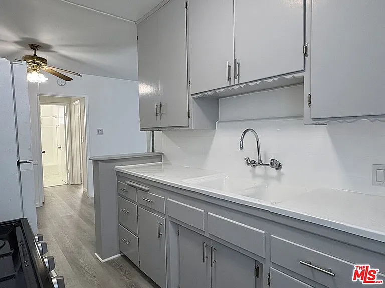 1010 N Stanley Ave #8 — Photo 11
