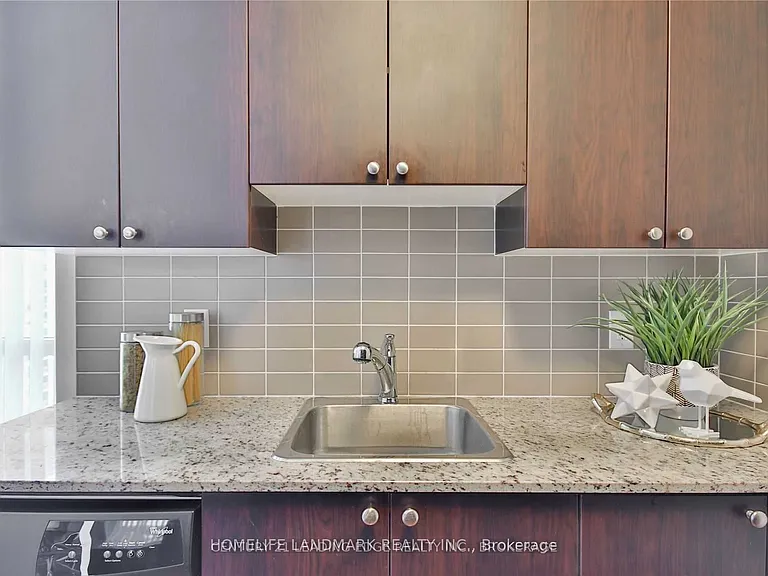 181 Village Green Sq #2819 — Photo 10