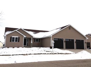 645 Roland St, Combined Locks, WI 54113