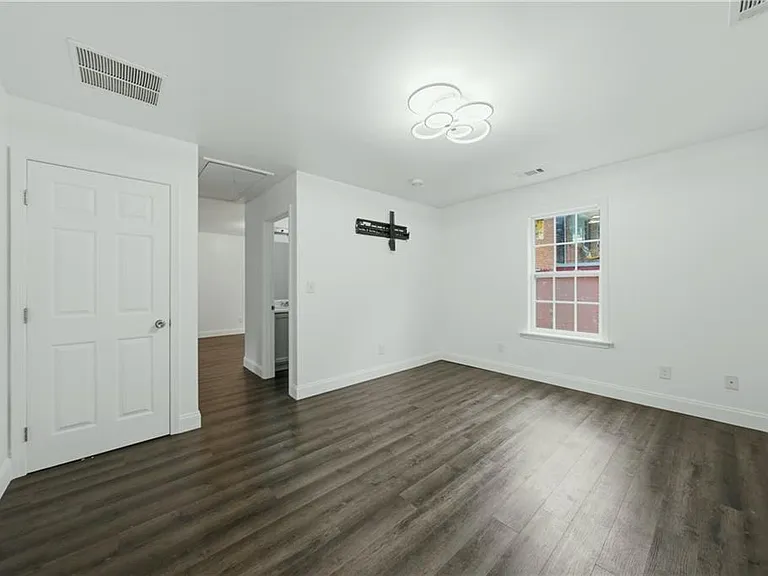 226 Thornton St SW — Photo 4