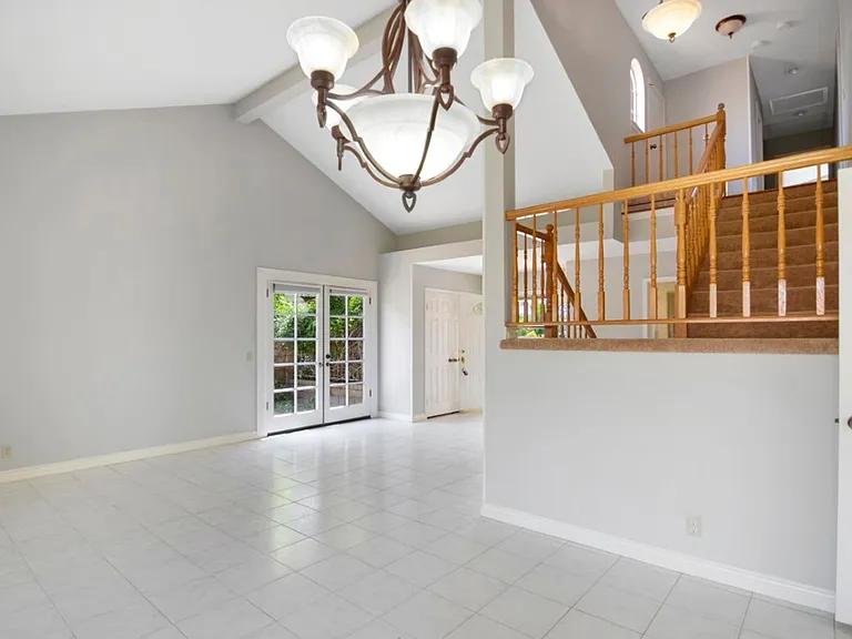 24241 Tama Ln — Photo 5