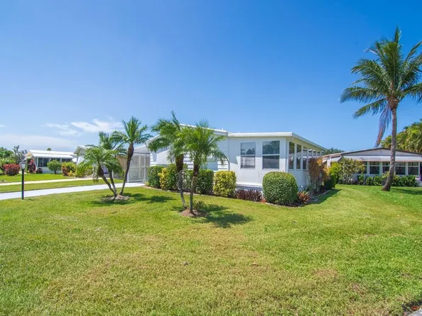 66 NE Pinelake Village Boulevard, Jensen Beach, FL 34957