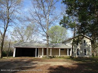 1675 Sardis Lake Dr, Batesville, MS 38606