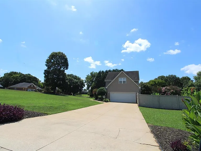 107 Dungannon Ct — Photo 26