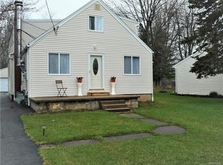 274 Ayer Rd, Williamsville, NY 14221