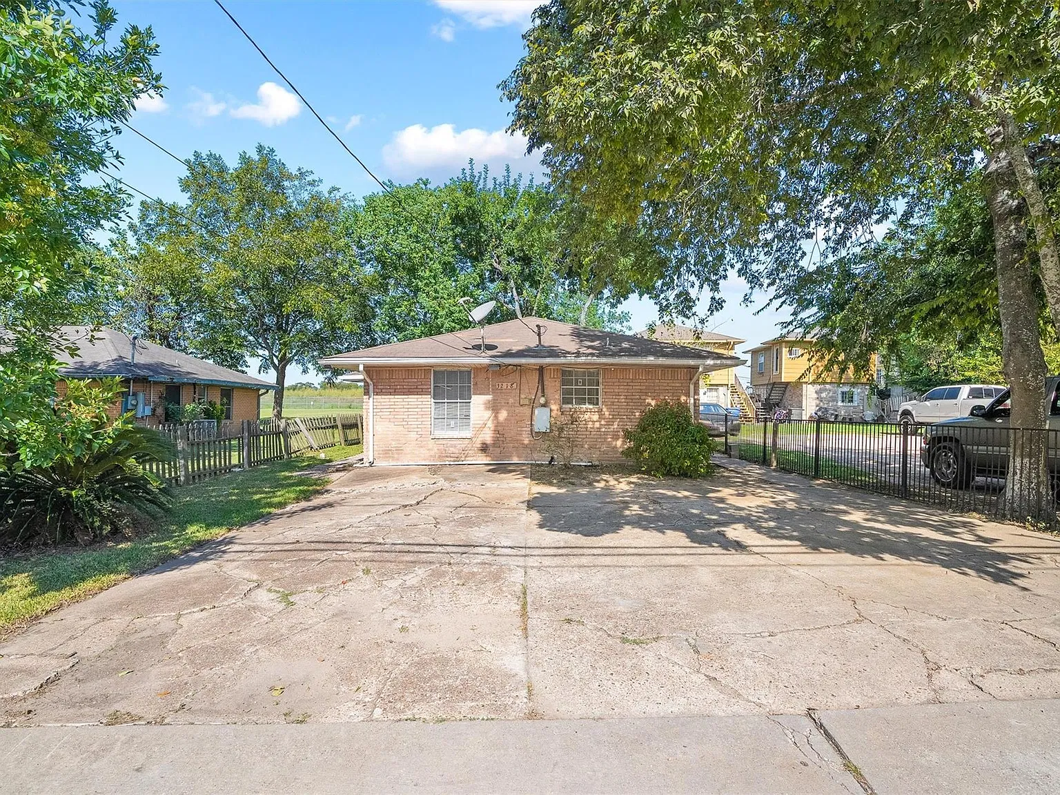 3 bed, 1.5 bath, 1055 sqft, $1,600 — Photo 2