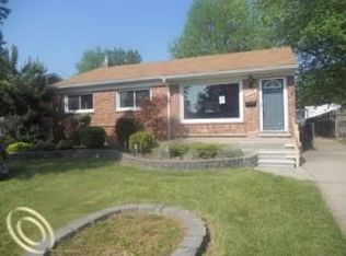 493 Arcola St, Garden City, MI 48135
