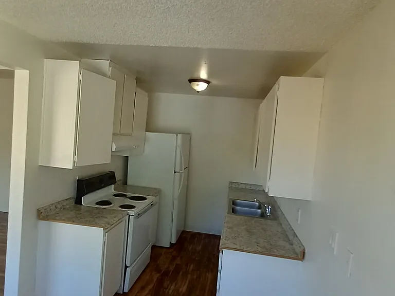 915 W Miner St — Photo 10
