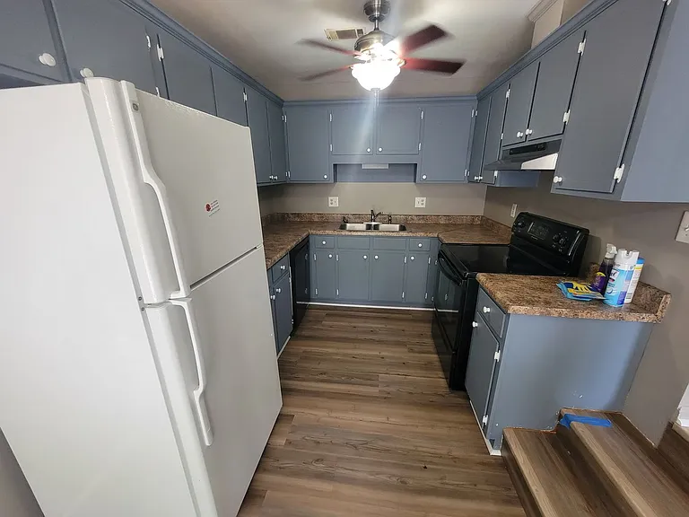 3737 Woodcock Dr — Photo 5