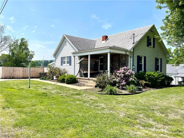 1302 Poplar St, Belpre, OH 45714