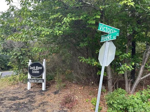 Weeks Avenue, Manorville, NY 11949