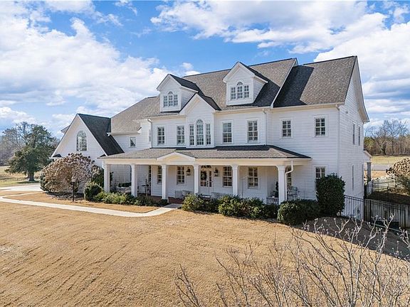 4th image of 31 Duck Pond Rd