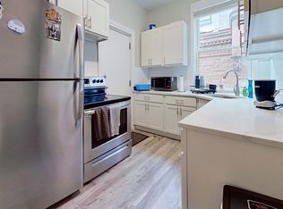 Top Floor East Lakeview Studio, Chicago, IL 60657