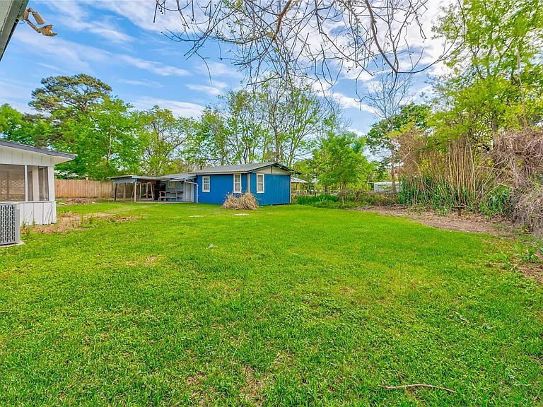 2778 FM 3277 — Photo 19