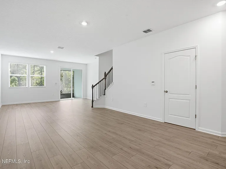 32 Pasadena Dr — Photo 12