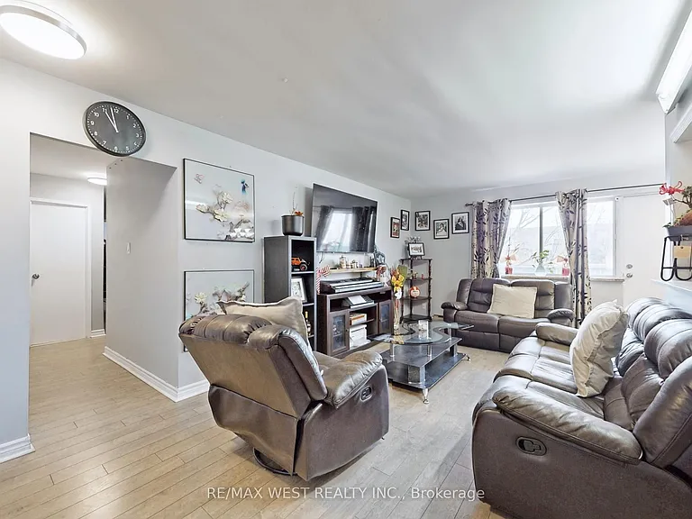 1660 Bloor St #310 — Photo 4