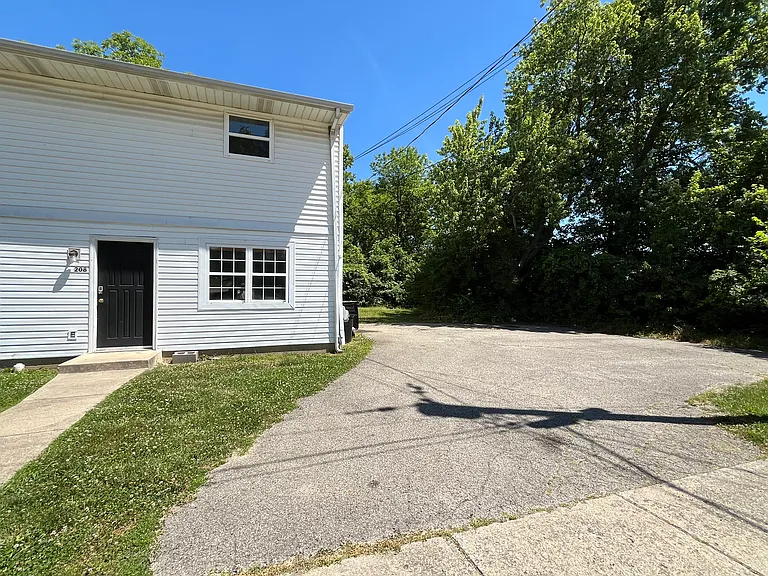 208 Homestead Ave — Photo 11