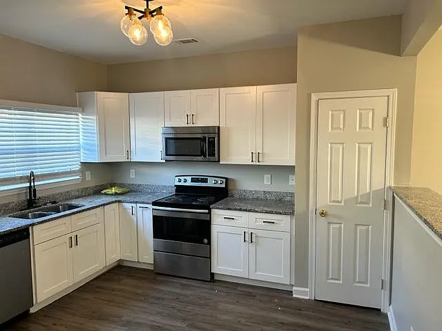 2482 Brianna Dr — Photo 2