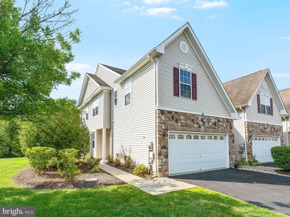 19 Blake Dr, Pennington, NJ 08534