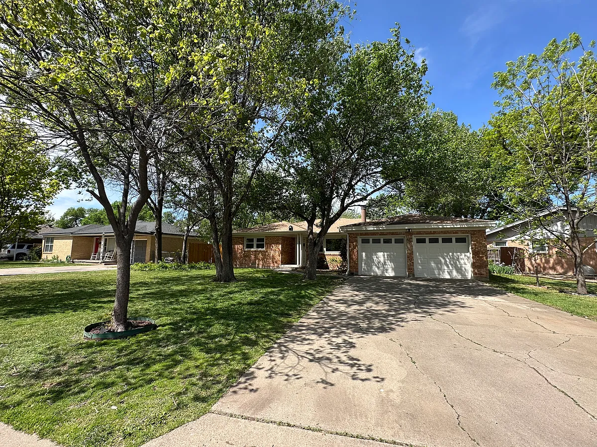 Building Photo - 2208 Peach Tree St